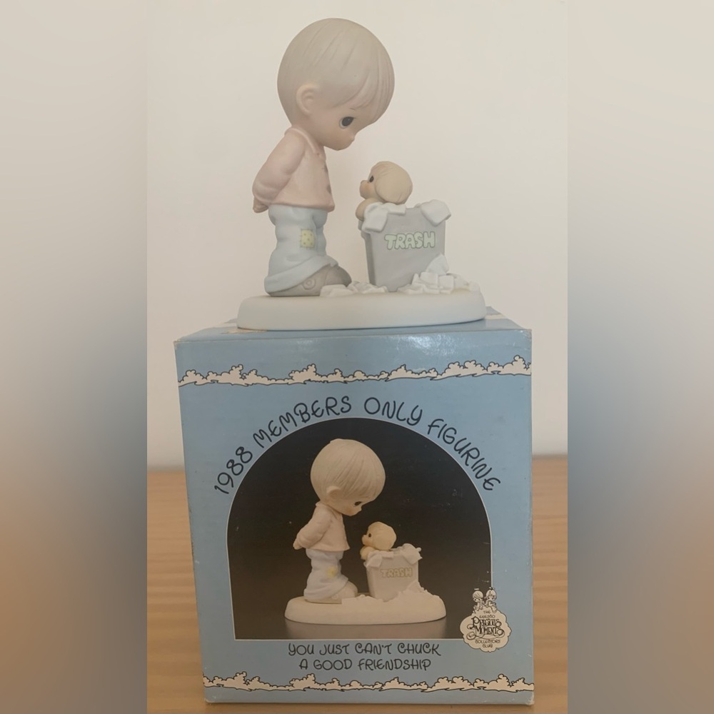 Precious Moments 
You Just Can’t Chuck A Good Friendship 
PM-882
Enesco - Picture 4 of 8